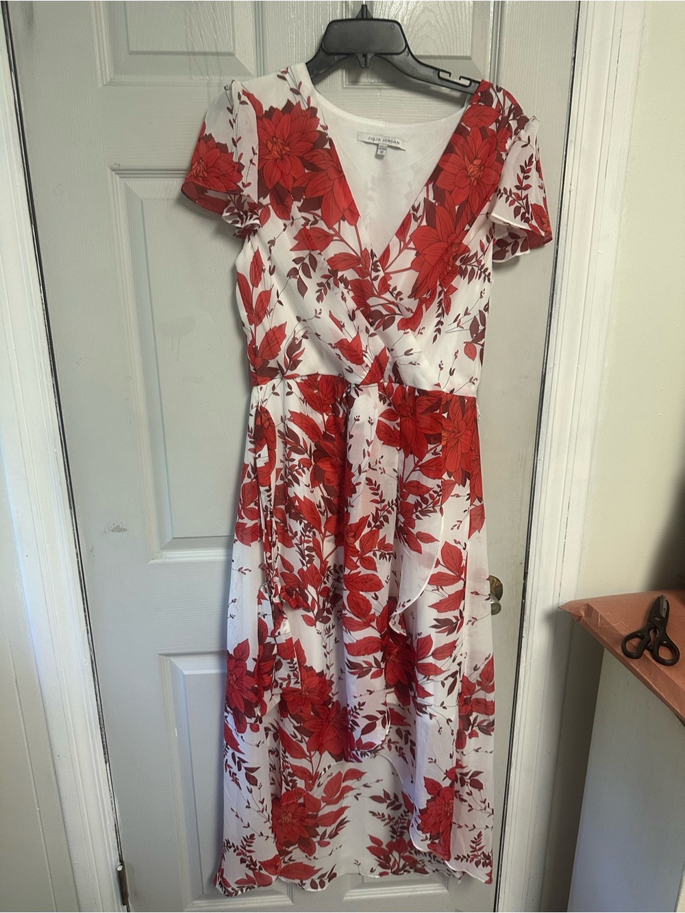 julia jordan White Midi Dress with Red Floral Print